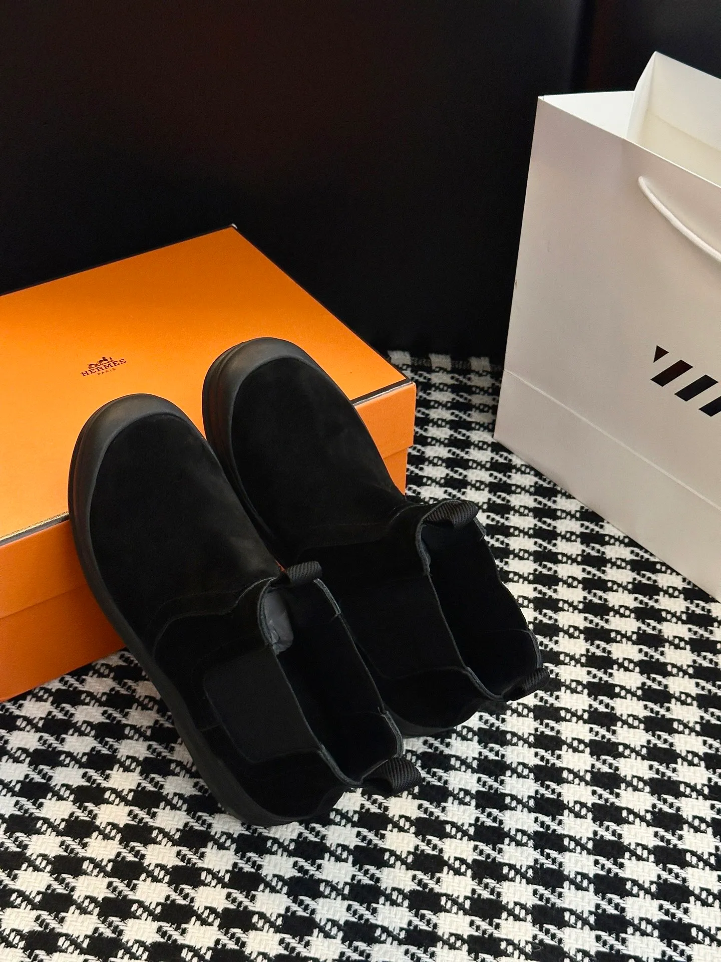 👟👟Ex-factory price 700👟👟 【𝐇𝐄𝐑𝐌𝐄𝐒Ankle boots】Exquisite workmanship, classic and yet individual, matching college style & simple style. yyds The key point is that it makes you taller and slimmer, which is really good news for small people. It makes you look slimmer and taller than ever yyds, good-looking ➢Shoe upper material: original customized cowhide + Yangjing noodles ➢Inner material: cowhide lining ➢Outsole material: original rubber sole ➢Color selection: black cowhide, black Yangjing, nude Yangjing ➢Optional code number: 35-40 (customized 40 is not returnable)